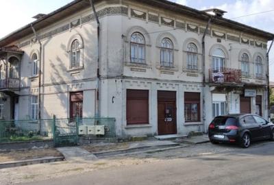 Vanzare casa stil conac in Gura Ocnitei. Posibilitate investitie dar si locuinta