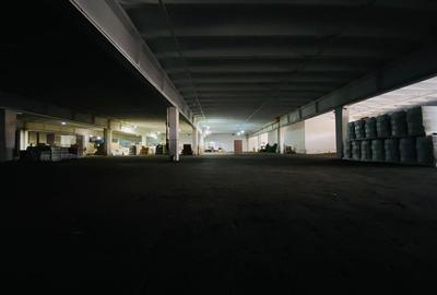 Hala/ showroom, 5000mp, aproape de Carrefour - 12