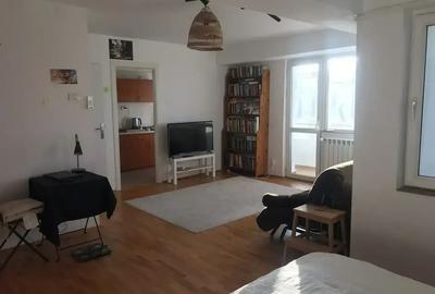 Garsoniera cu balcon generos Str Radu Boiangiu / zona Clucerului!