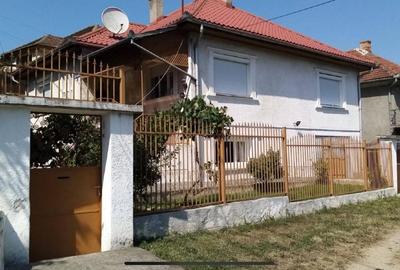 Casă individuală cu 5 camere în Muncitoresc