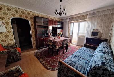 Apartament 3 camere semidecomandat | Etaj 3, zona Ura - 1