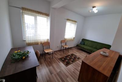 Apartament cu 2 camere decomandat, mobilat în Central