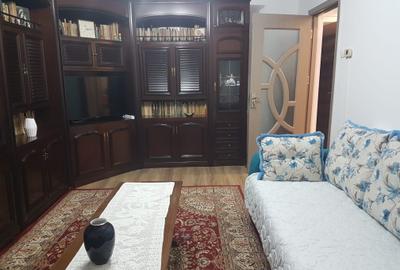 Apartament doua camere, decomandat, etaj zece, mobilat si utilat, liber, Orizont