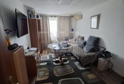 Apartament cu 3 camere decomandat, mobilat în Uverturii