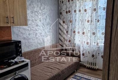 Garsoniera la etaj intermediar, situata in zona Take Ionescu - 1
