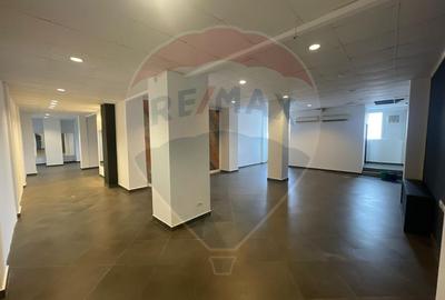 Spatiu comercial de 493mp de inchiriat in zona Central - 1