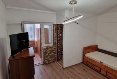 Garsonieră decomandată, mobilată în Frumoasa