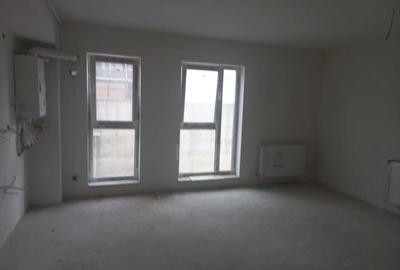 Apartament cu 3 camere semidecomandat în Florești