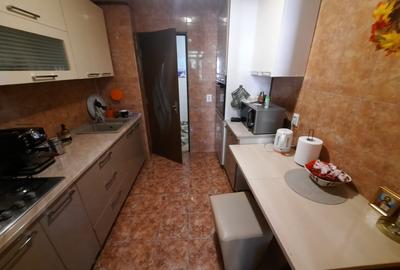 Apartament cu 3 camere decomandat, etaj 1/4, zona Alexandru cel Bun - 10