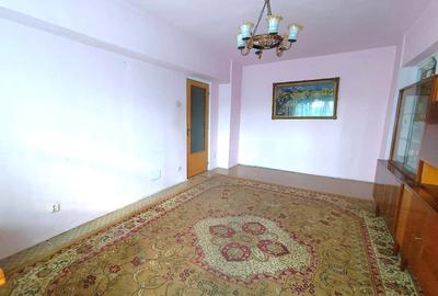 Apartament cu 3 camere decomandat în Lacul Tei