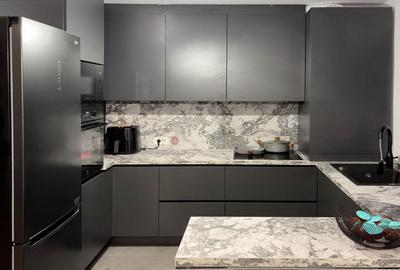 Apartament cu 3 camere decomandat, mobilat în Tractorul