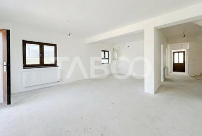 Casa de tip Duplex 143 mpu 5 camere  semifinisata intabulata - 2