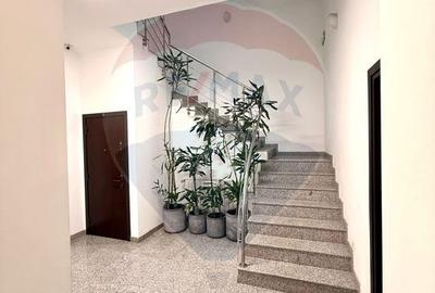 DE INCHIRIAT Spațiu comercial  100mp în zona P-ta Victoriei - 28