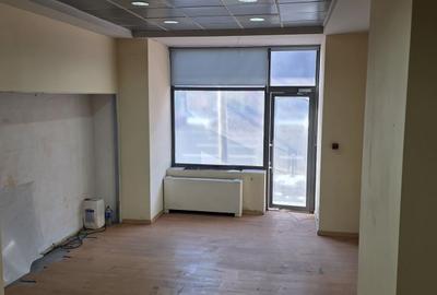 Universitate, spatiu comecial cu vad intens - 2