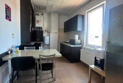 Birou  elegant, mobilat,luminos, supraf. vitrata mare, lift , 241 mp, Bd. Mamaia - 19