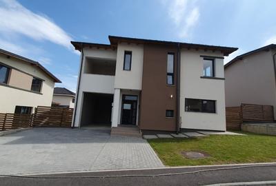 Casă individuală cu 4 camere în Dezmir