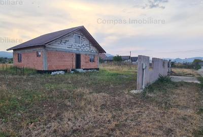 Casa la roşu in zona Dumbrava Roşie