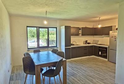 CASA PE PARTER IN BUJORENI - LINISTE, CURTE SI VEDERE SPRE VF. COZIA - 4