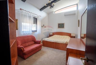 Vilă pe malul lacului, 3.000 mp, 4 corpuri, Piscină, teren Tenis - 11