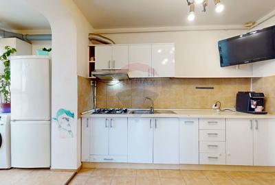 Apartament cu 3 camere decomandat, mobilat în Vlahuță