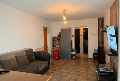 Apartament cu 2 camere decomandat, mobilat în Titan