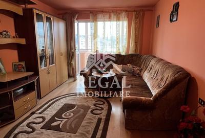 Apartament cu 2 camere decomandat, mobilat în Micro 4