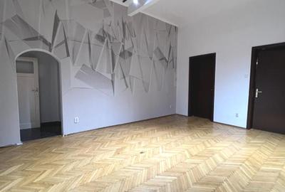 Apartament cu 4 camere în Primăverii