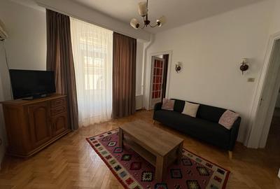 Piata Unirii,Prima inchiriere 3 camere renovat,Centrala proprie, 720 euro - 1