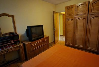 Piata Ramnicu Sarat - 3 camere decomandatE, 64 mp, balcon, etaj 5/10, metrou - 4