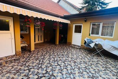 Casa cu teren , ULTRACENTRAL , singur in curte - 2
