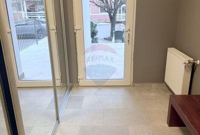 Casă / Vilă de închiriat în  Buna Ziua - 5