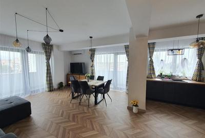 Apartament cu 3 camere decomandat în Decebal