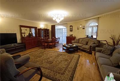 Casă individuală cu 5 camere în Dămăroaia