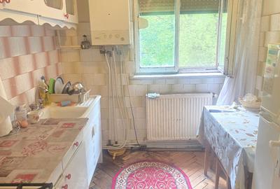 Vand apartament 2 camere decomandat in Deva, pe Bld. Balcescu, etaj 1 - 5