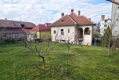 Casă individuală cu 5 camere în Andrei Mureșanu