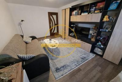 Apartament cu 3 camere decomandat, mobilat în Nicolina