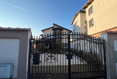 Vanzare Casa/Villa 6 camere 3 bai 3 wc -uri Dobroiesti 0% Comision - 2