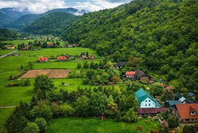 In cartea de povesti a Pietrei Craiului, ansamblu turistic in circuit,Plaiul Foi - 1