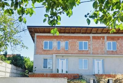 Casă cu 7 camere în Episcopia Bihorului