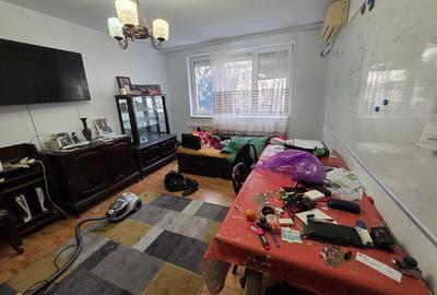 Liviu Rebreanu intersectie 1 Decembrie 1918, langa Auchan Titan, Poarta 4 - 1