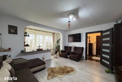 Apartament cu 3 camere semidecomandat, mobilat în Colentina