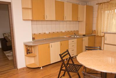 Ofer spre inchiriere apt. 2 camere, decomandat, cartier Zorilor, cu garaj. - 3