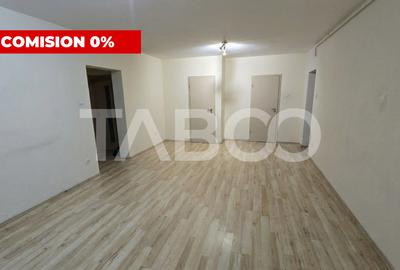 COMISION 0 - Apartament de vanzare cu 4 camere balcon parcare Lupeni - 1