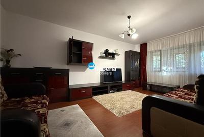 Inchiriez apartament 3 camere, decomandat, Zona Nicolina - Podu Ros - 1