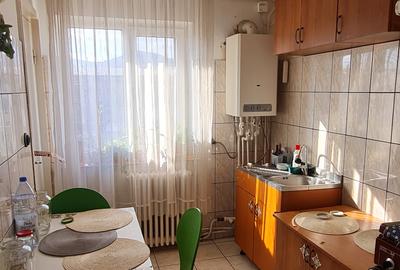 Vand apartament 3 camere