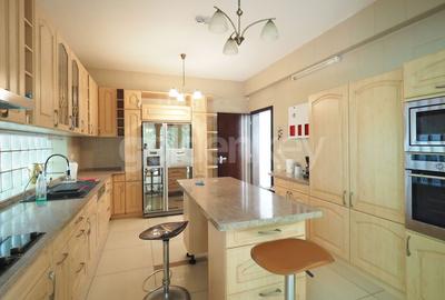 Vila spatioasa, partial mobilata cu acces facil - 7