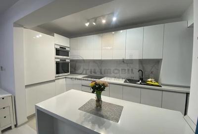 Apartament cu 2 camere semidecomandat în Baza 3