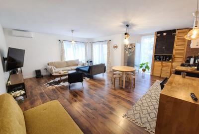Apartament cu 3 camere semidecomandat în Florești