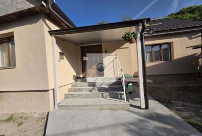 Casă individuală cu 4 camere în Călugareni