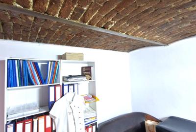 Casa  - zona  centrala - gradina proprie - 6